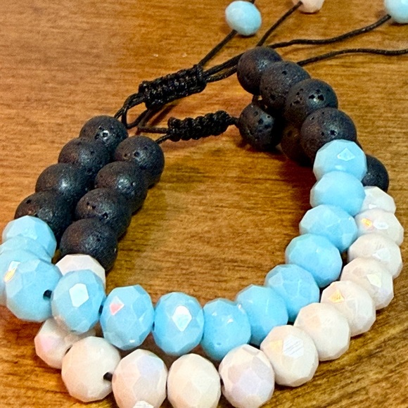 Jewelry - Elegant Blue and White Beaded Bracelet